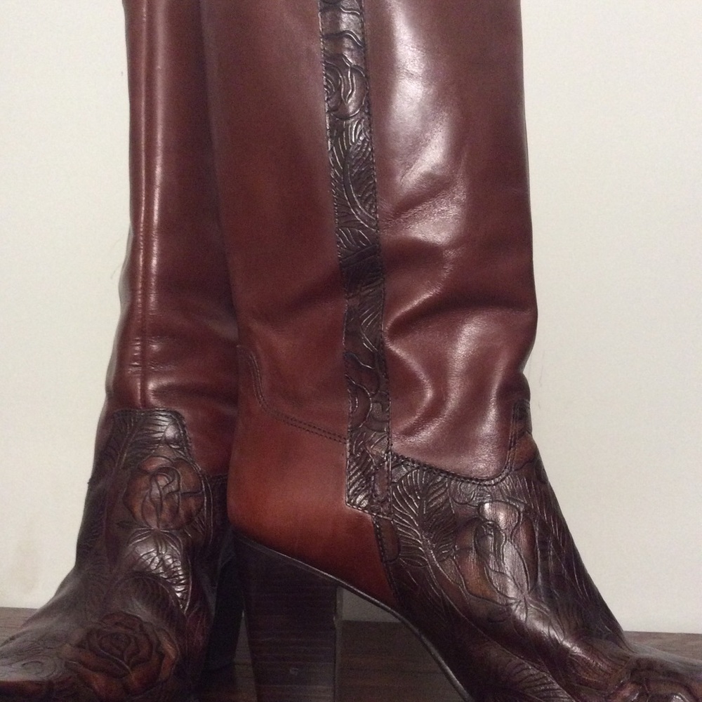 Antonio Melani 9 1/2. Leather cowboy boot Two tone